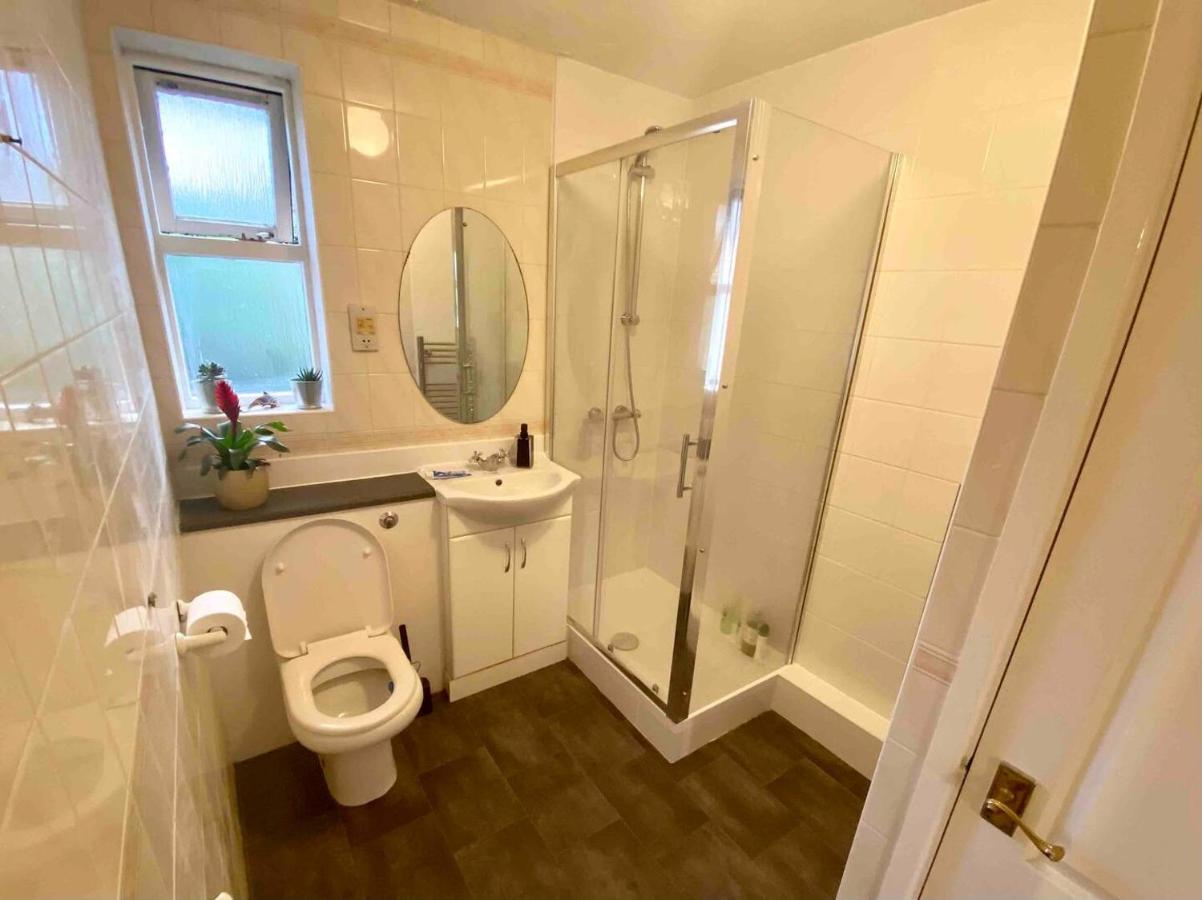 Bright And Comfortable Studio Apartment Лондон Экстерьер фото