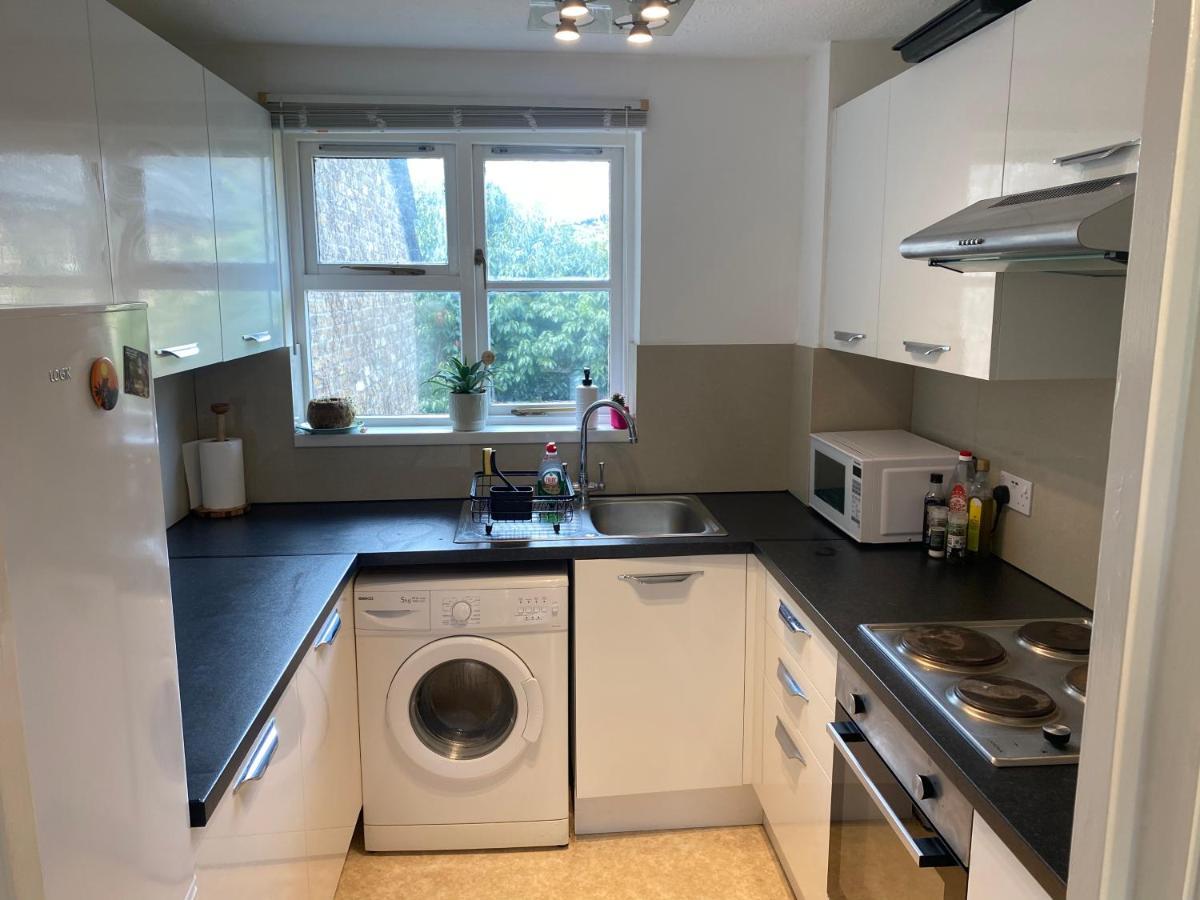 Bright And Comfortable Studio Apartment Лондон Экстерьер фото